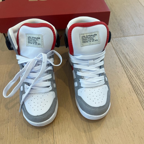 Levi's Kids Hightop Sneaker Shoe - Size 11 - Brand New in Box - Picture 2 of 6